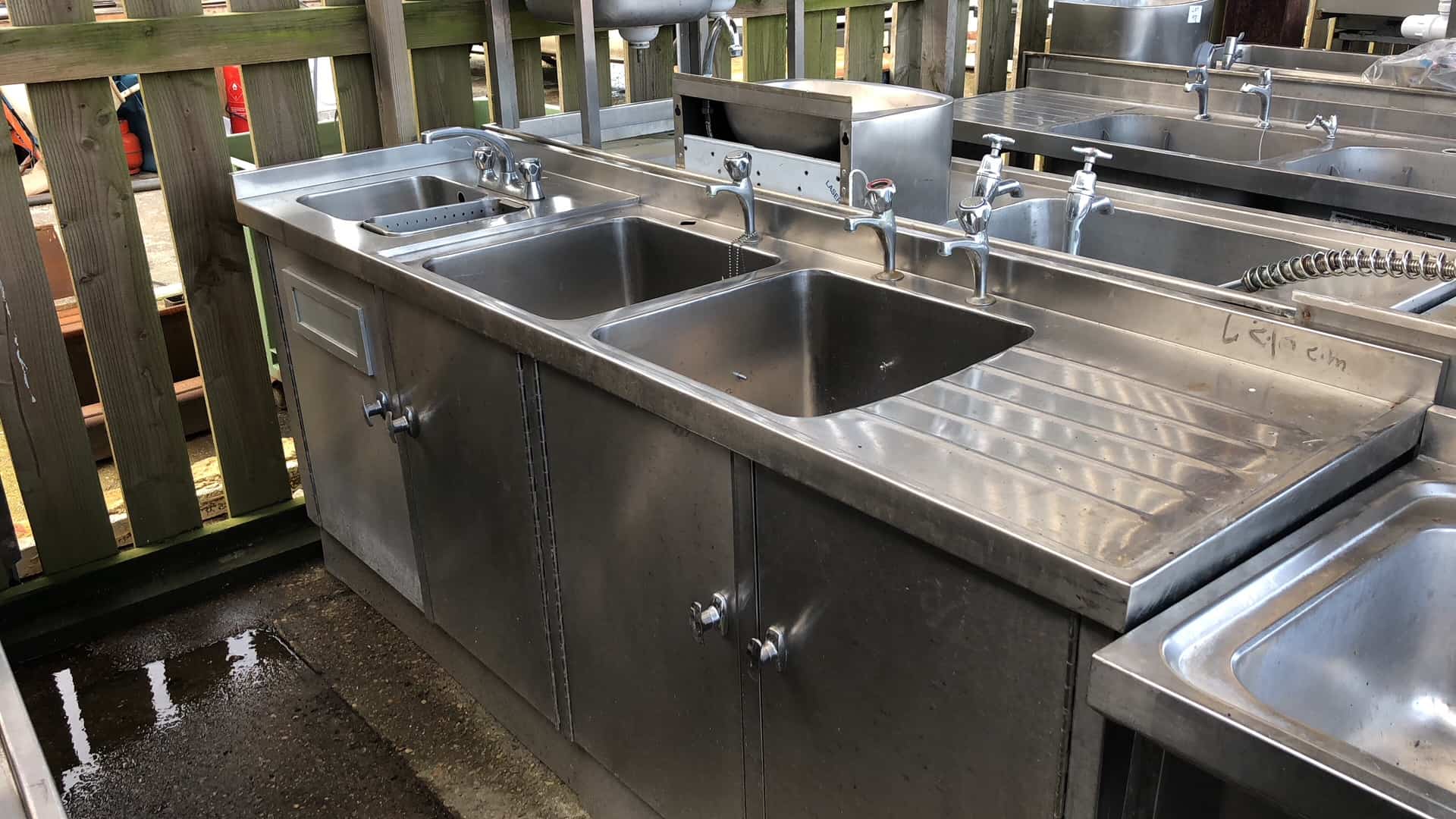 commercial kitchen sink cairns