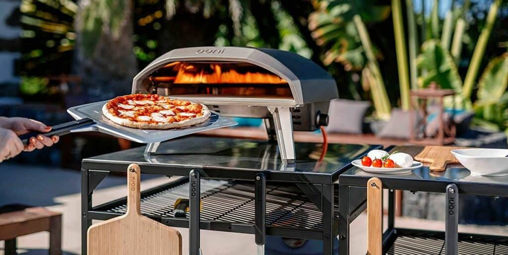 Barbecue-top pizza ovens