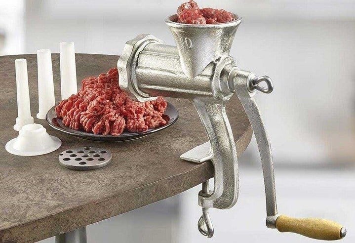 Manual meat grinder