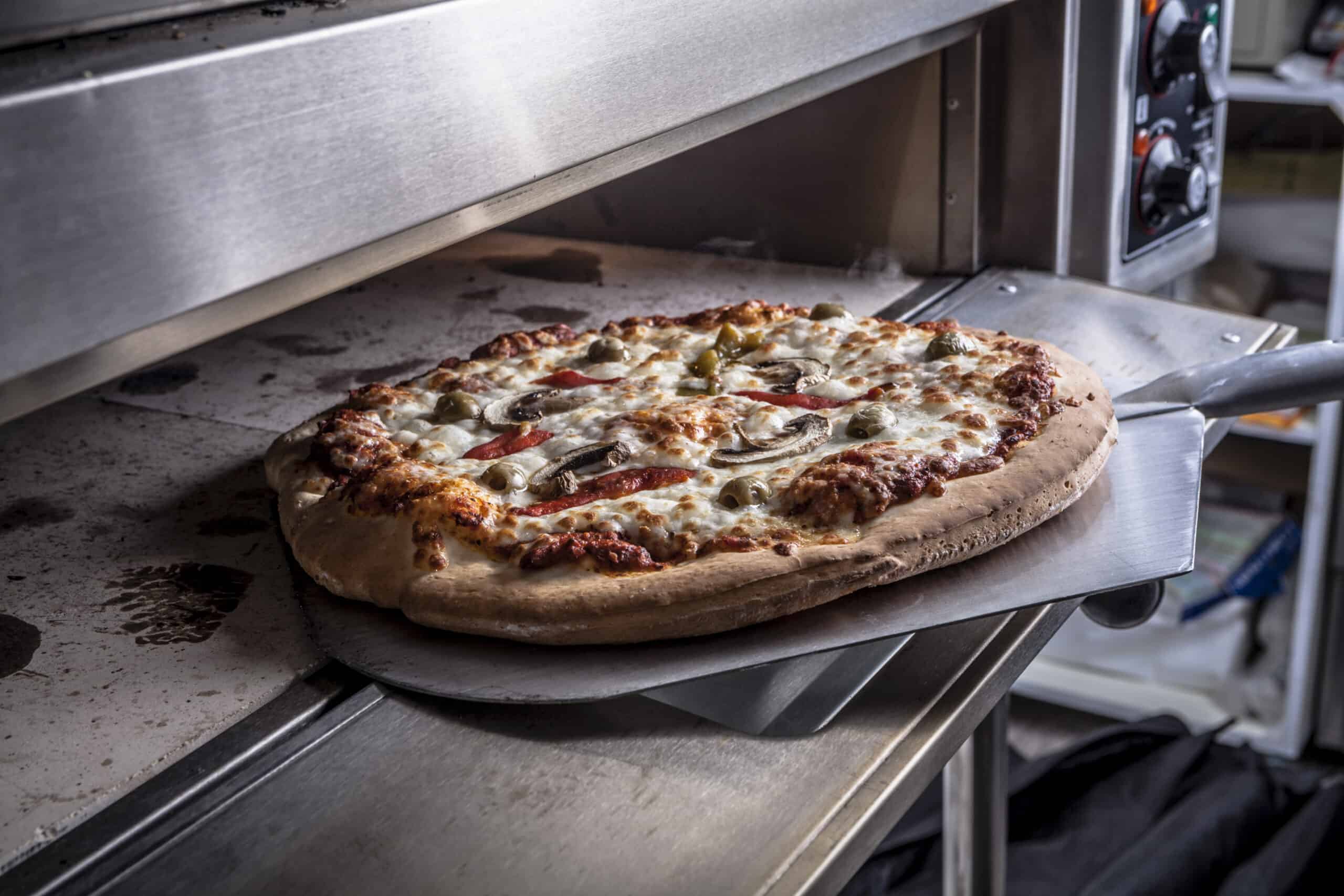 bakers-pride-pizza-oven-review-is-it-a-good-pick-for-pizzerias-food